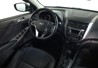 Подержанный автомобиль Hyundai Solaris Sedan 2014 года (8 фото)