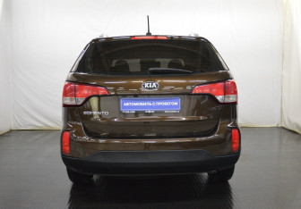 Подержанный автомобиль Kia Sorento 2017 года (6 фото)