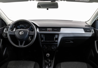 Подержанный автомобиль Skoda Rapid Liftback 2017 года (10 фото)