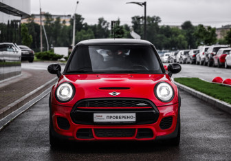 Подержанный автомобиль MINI Hatch 2016 года (4 фото)