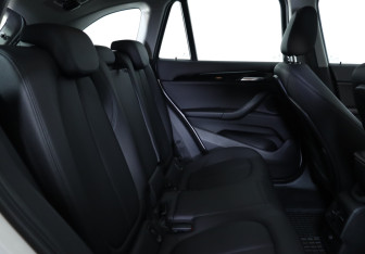 Подержанный автомобиль BMW X1 2017 года (22 фото)