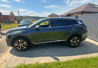 Подержанный автомобиль Kia Sportage 2022 года (2 фото)