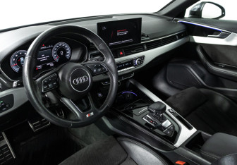 Подержанный автомобиль Audi A4 Sedan 2020 года (11 фото)
