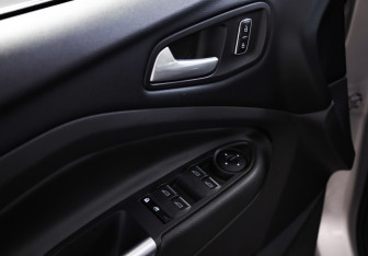 Подержанный автомобиль Ford Kuga 2016 года (12 фото)