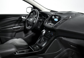 Подержанный автомобиль Ford Kuga 2016 года (13 фото)