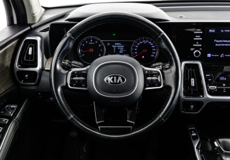 Подержанный автомобиль Kia Sorento 2021 года (13 фото)