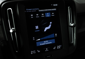 Подержанный автомобиль Volvo XC40 2020 года (19 фото)