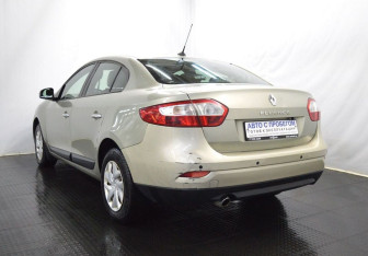 Подержанный автомобиль Renault Fluence 2013 года (7 фото)