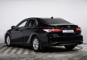 Подержанный автомобиль Toyota Camry Sedan 2018 года (7 фото)
