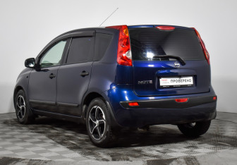 Подержанный автомобиль Nissan Note 2006 года (7 фото)