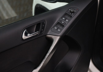 Подержанный автомобиль Volkswagen Tiguan 2008 года (19 фото)