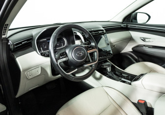 Подержанный автомобиль Hyundai Tucson 2022 года (11 фото)
