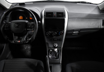 Подержанный автомобиль Toyota Corolla Sedan 2012 года (14 фото)