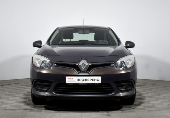 Подержанный автомобиль Renault Fluence 2013 года (2 фото)