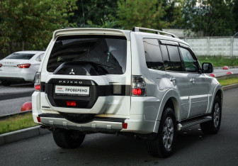 Подержанный автомобиль Mitsubishi Pajero 2019 года (6 фото)