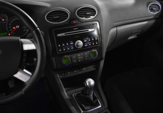 Подержанный автомобиль Ford Focus Sedan 2007 года (17 фото)