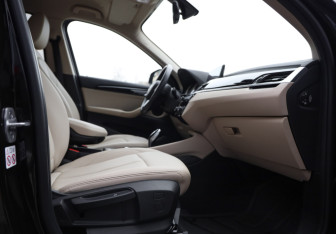 Подержанный автомобиль BMW X1 2021 года (24 фото)