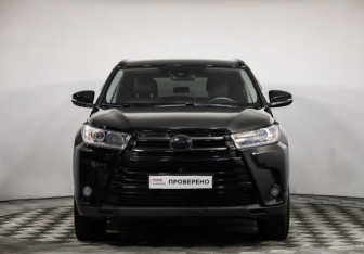Подержанный автомобиль Toyota Highlander 2018 года (2 фото)