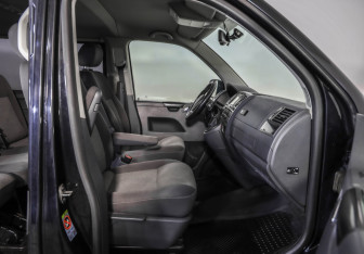 Подержанный автомобиль Volkswagen Caravelle 2013 года (22 фото)