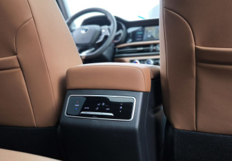 Подержанный автомобиль Changan CS95 2023 года (11 фото)