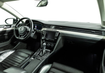 Подержанный автомобиль Volkswagen Passat Sedan 2017 года (9 фото)