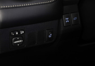 Подержанный автомобиль Toyota RAV4 2017 года (20 фото)