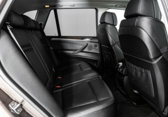 Подержанный автомобиль BMW X5 2013 года (22 фото)