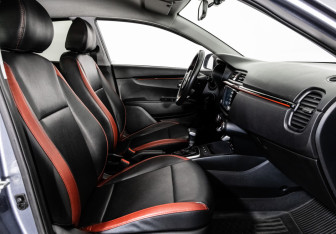 Подержанный автомобиль Kia Rio Hatchback 2020 года (17 фото)