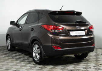 Подержанный автомобиль Hyundai ix35 2012 года (7 фото)