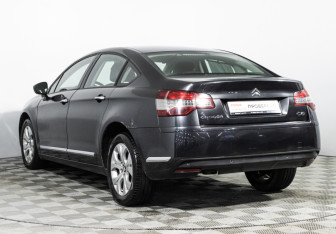 Подержанный автомобиль Citroen C5 Sedan 2011 года (7 фото)