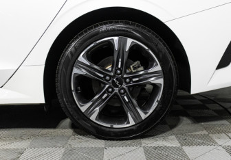 Подержанный автомобиль Kia K5 2022 года (9 фото)