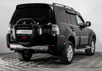 Подержанный автомобиль Mitsubishi Pajero 2015 года (6 фото)
