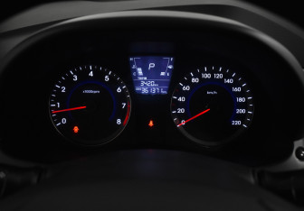 Подержанный автомобиль Hyundai Solaris Sedan 2011 года (16 фото)