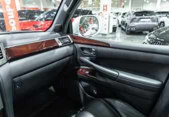 Подержанный автомобиль Lexus LX 2013 года (22 фото)