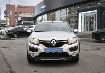 Подержанный автомобиль Renault Sandero 2016 года (2 фото)