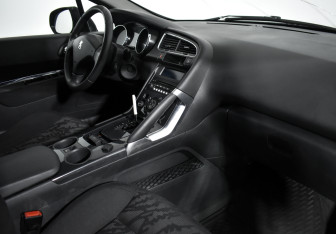Подержанный автомобиль Peugeot 3008 2012 года (10 фото)