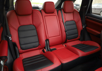 Подержанный автомобиль Porsche Cayenne 2014 года (31 фото)