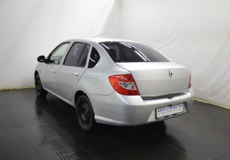 Подержанный автомобиль Renault Symbol 2008 года (7 фото)