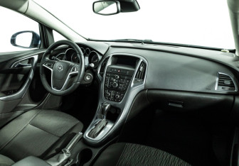 Подержанный автомобиль Opel Astra Hatchback 2013 года (9 фото)