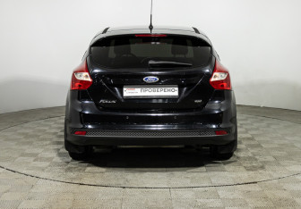 Подержанный автомобиль Ford Focus Hatchback 2014 года (6 фото)