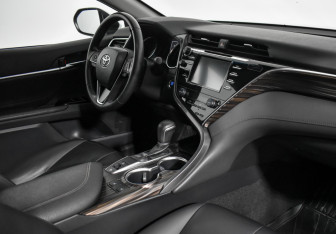 Подержанный автомобиль Toyota Camry Sedan 2019 года (14 фото)