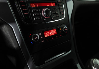 Подержанный автомобиль Ford Mondeo Sedan 2014 года (15 фото)