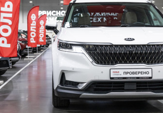 Подержанный автомобиль Kia Carnival 2020 года (4 фото)