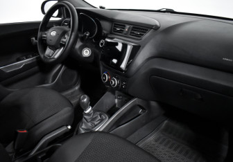 Подержанный автомобиль Kia Rio Sedan 2012 года (13 фото)