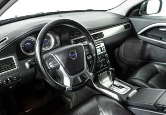 Подержанный автомобиль Volvo XC70 2010 года (11 фото)