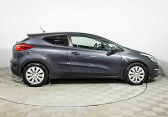 Подержанный автомобиль Kia Ceed Hatchback 2016 года (4 фото)