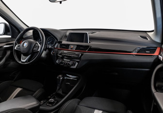 Подержанный автомобиль BMW X1 2017 года (11 фото)