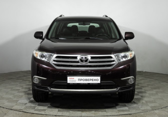 Подержанный автомобиль Toyota Highlander 2012 года (2 фото)