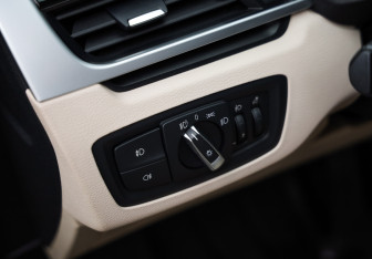 Подержанный автомобиль BMW X1 2021 года (21 фото)