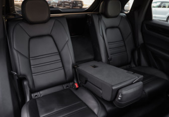 Подержанный автомобиль Porsche Cayenne 2019 года (30 фото)